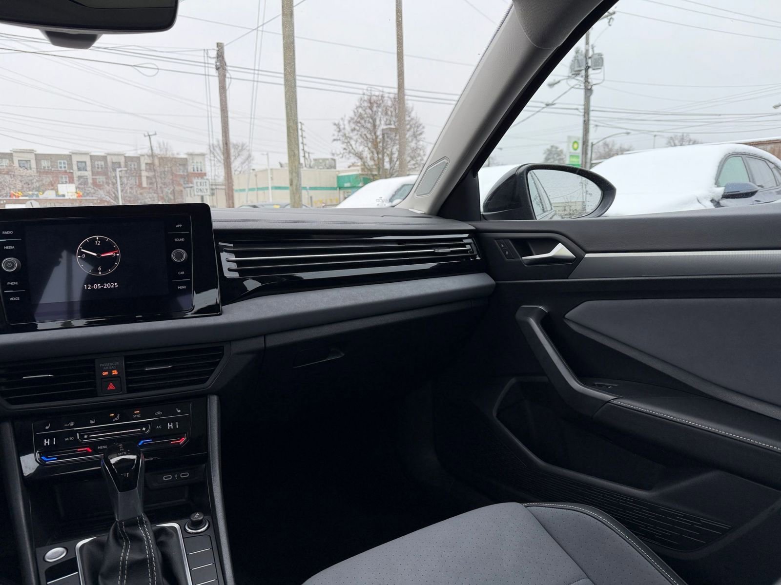 Used 2025 Volkswagen Jetta SE image 34