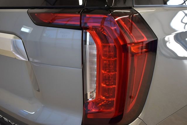 Used 2024 GMC Yukon Denali w/ Denali Reserve Package image 12