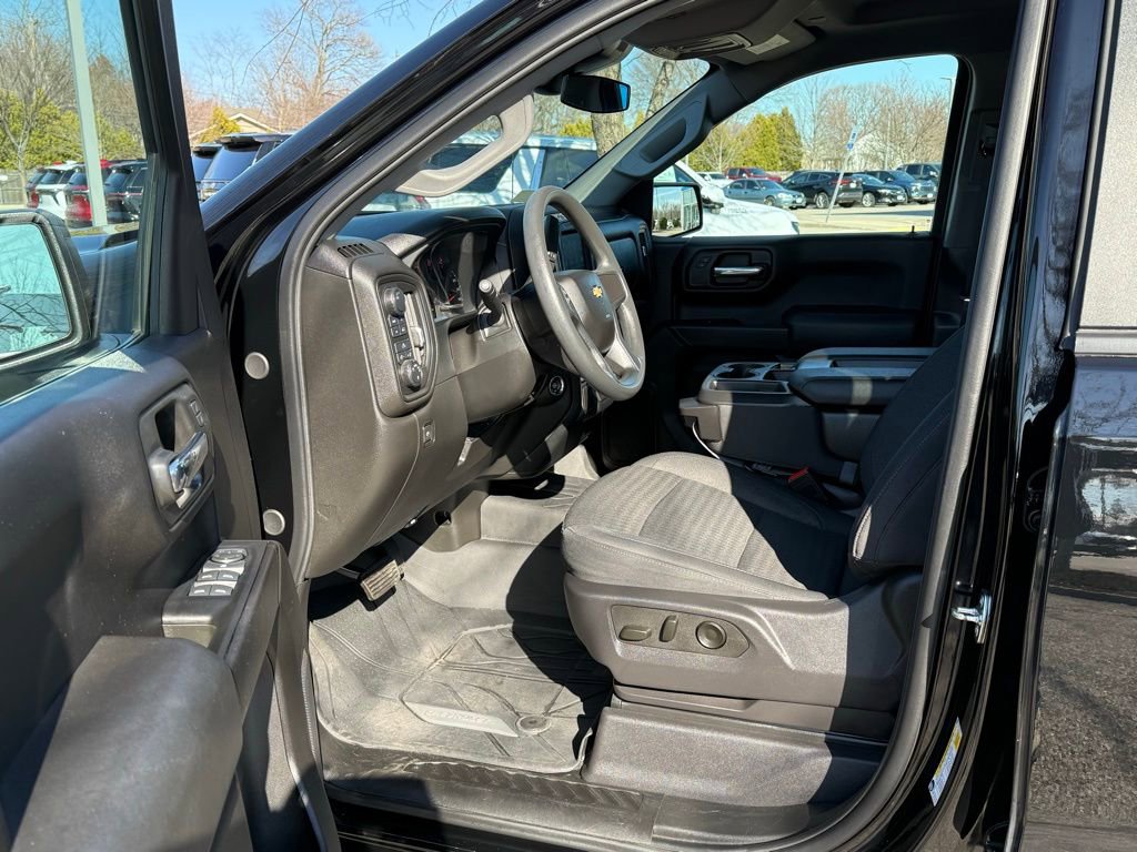 Used 2024 Chevrolet Silverado 1500 Custom w/ Turbomax Blackout Package image 12