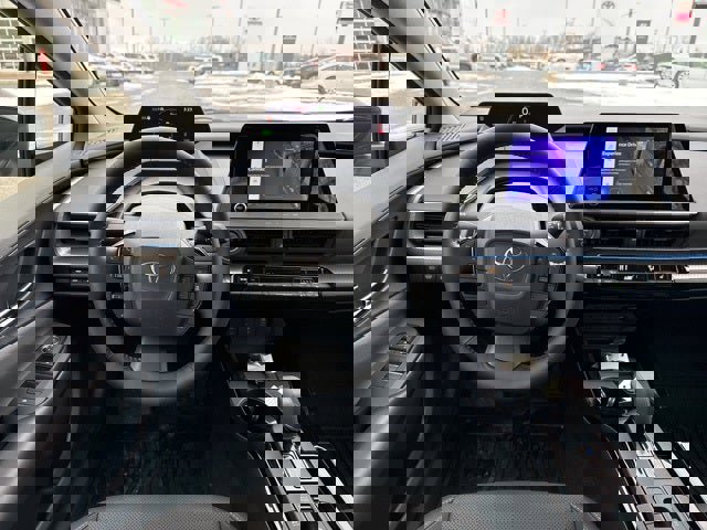 Used 2025 Toyota Prius XLE image 18
