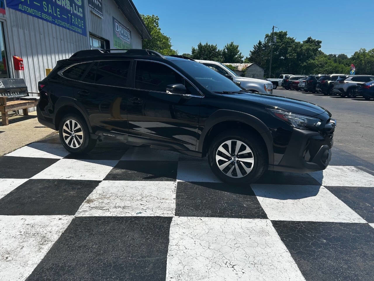 Used 2023 Subaru Outback Premium AWD/4WD image 4