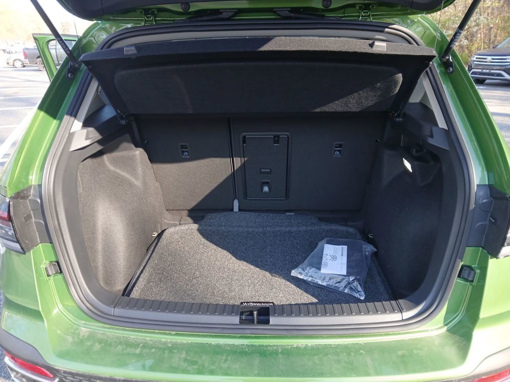 New 2026 Volkswagen Taos SE image 21