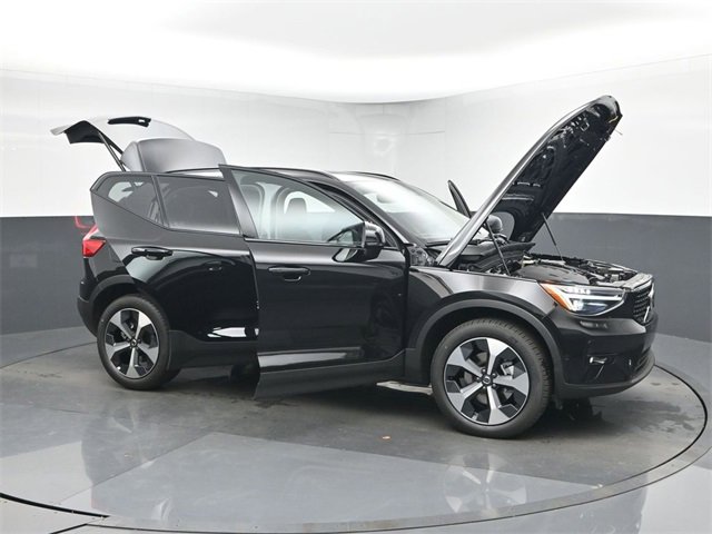 New 2026 Volvo XC40 B4 Plus w/ Protection Package Premier image 52