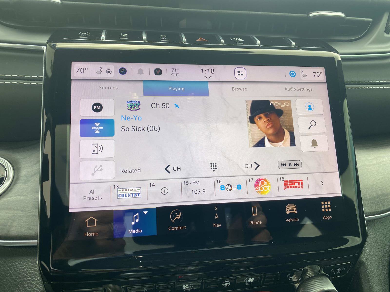 Used 2022 Jeep Grand Cherokee Overland w/ MOPAR Finishing Package image 24