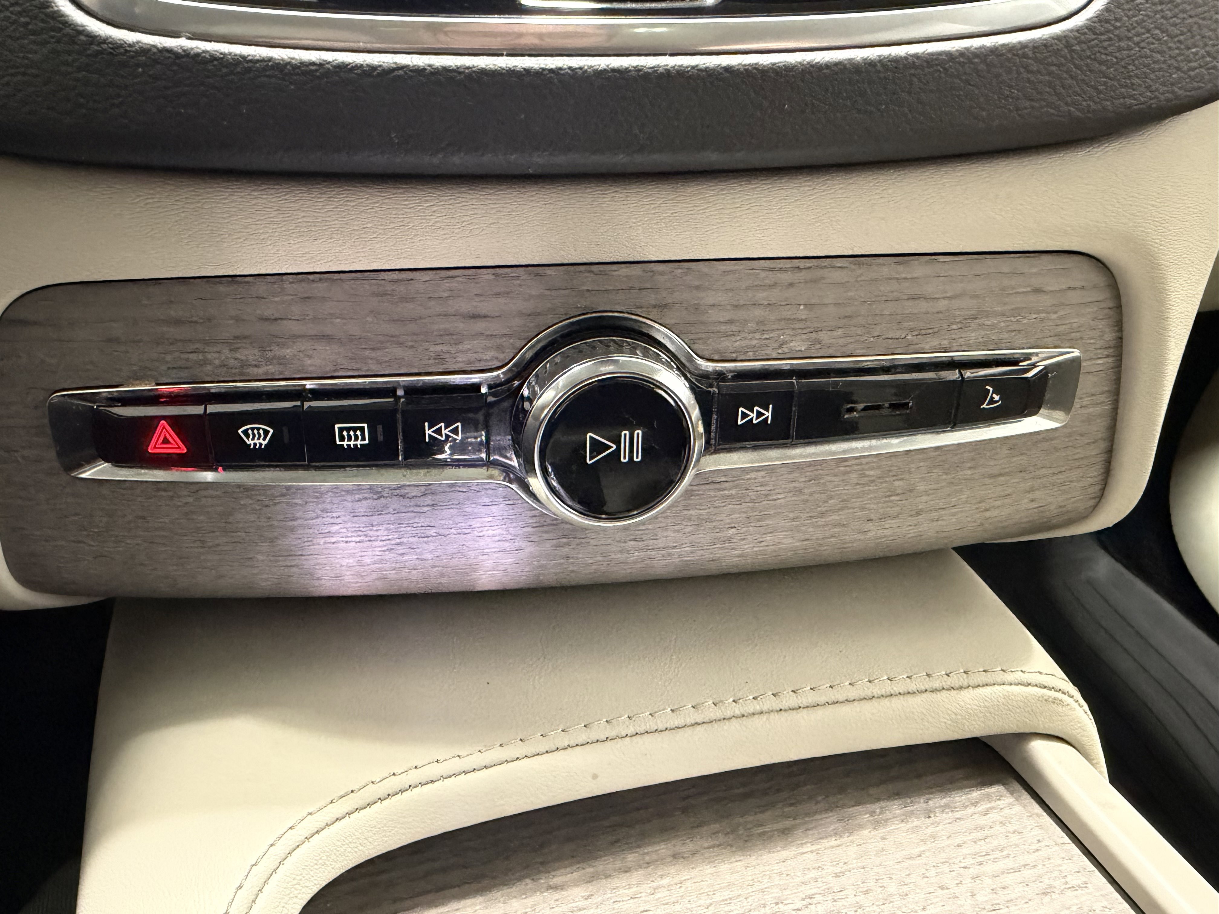 Used 2023 Volvo XC90 B6 Ultimate w/ Lounge Package AWD/4WD image 19