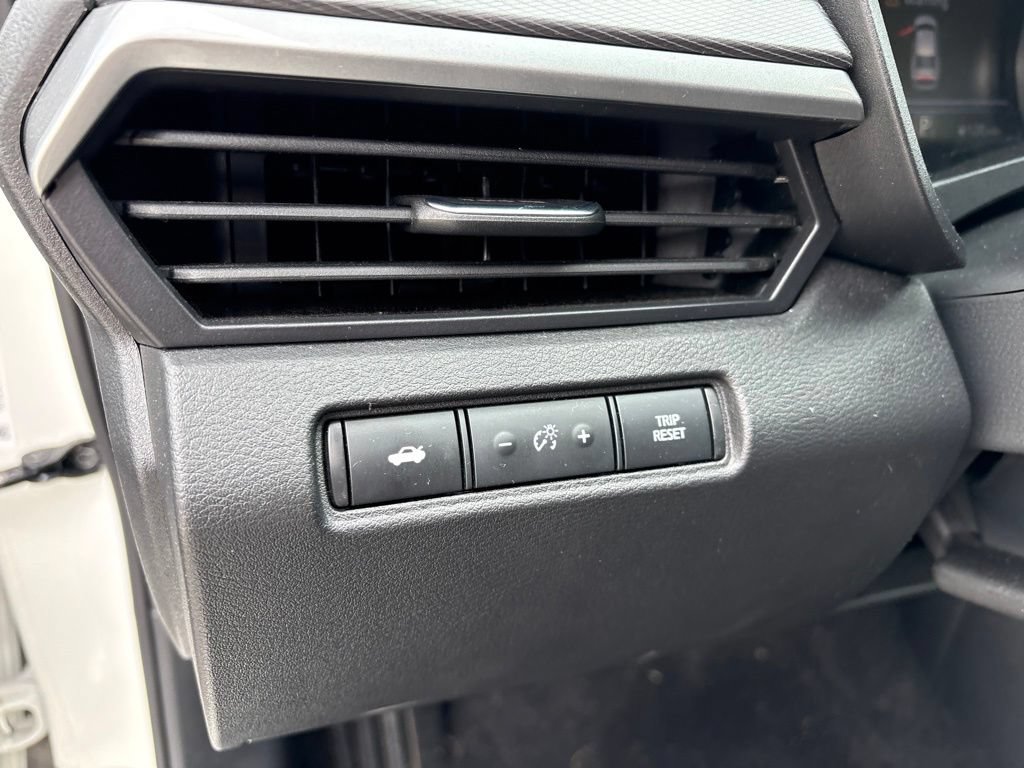 Used 2025 Nissan Altima 2.5 SR FWD image 11