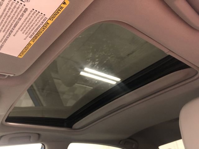 Used 2020 Toyota Camry SE w/ Sunroof Package image 23