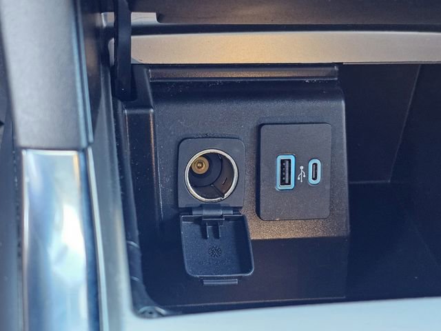 Certified 2022 Ford Explorer XLT w/ Equipment Group 202A image 21