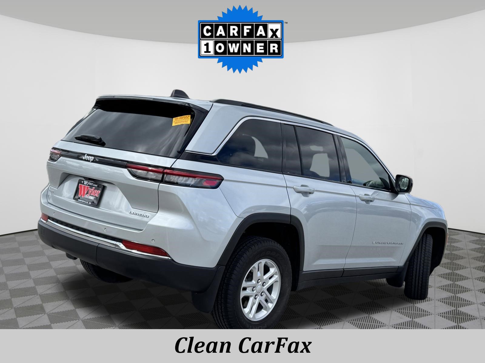 Used 2024 Jeep Grand Cherokee Laredo w/ MOPAR Finishing Package image 3