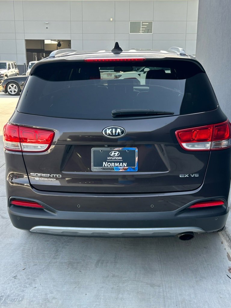 Used 2017 Kia Sorento EX image 5