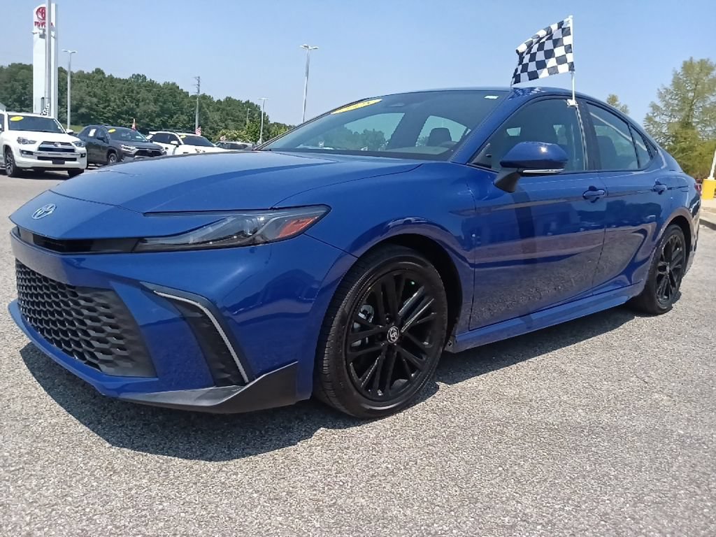 Used 2025 Toyota Camry SE w/ Convenience Package FWD image 7