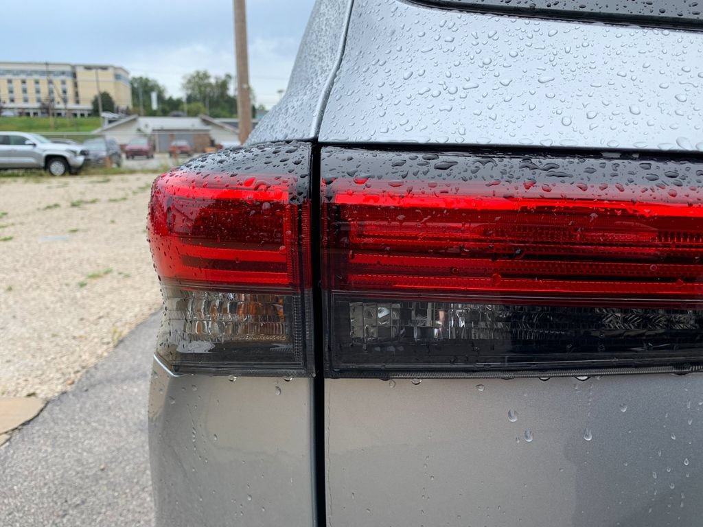 Used 2023 Toyota Highlander XLE FWD image 34