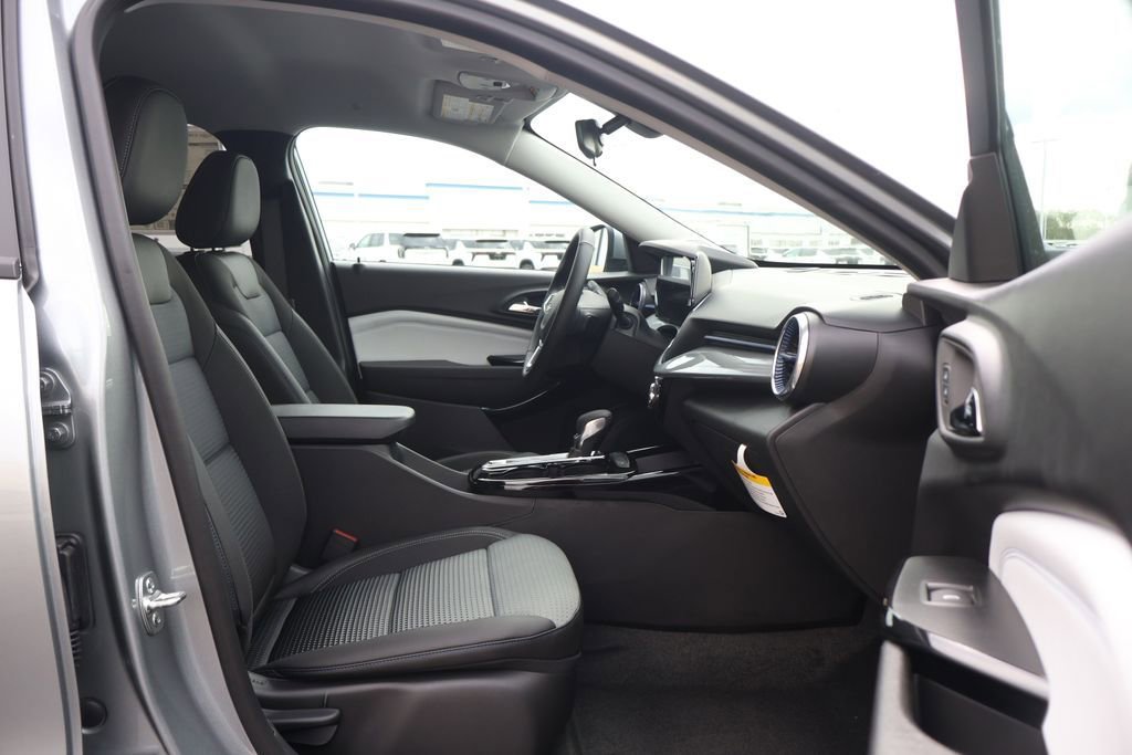 New 2026 Chevrolet Trax LT w/ Driver Confidence Package FWD image 41