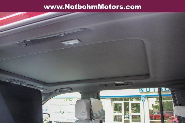 New 2025 Chevrolet Suburban Premier image 14