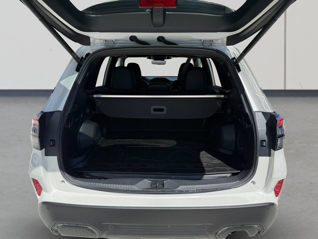 Used 2025 Subaru Forester Touring AWD/4WD image 18