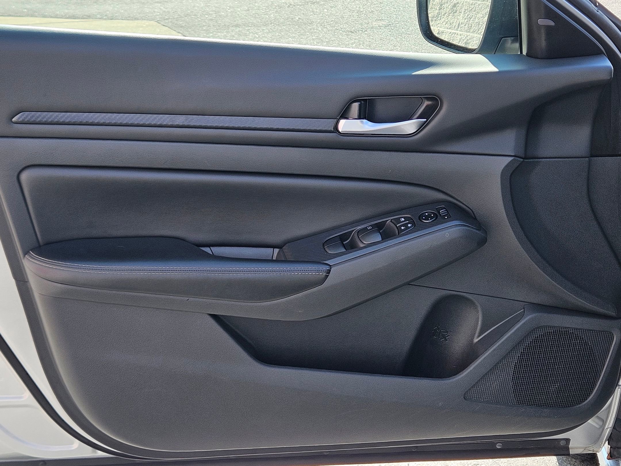 Used 2024 Nissan Altima 2.5 SV image 17