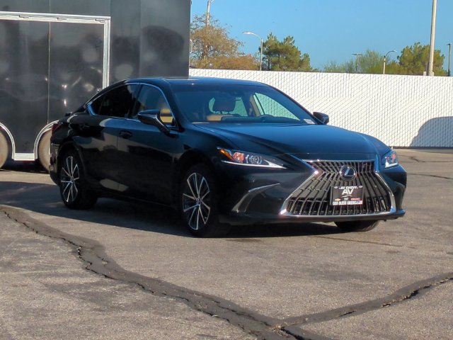 Used 2025 Lexus ES 300h w/ Premium Package FWD image 2