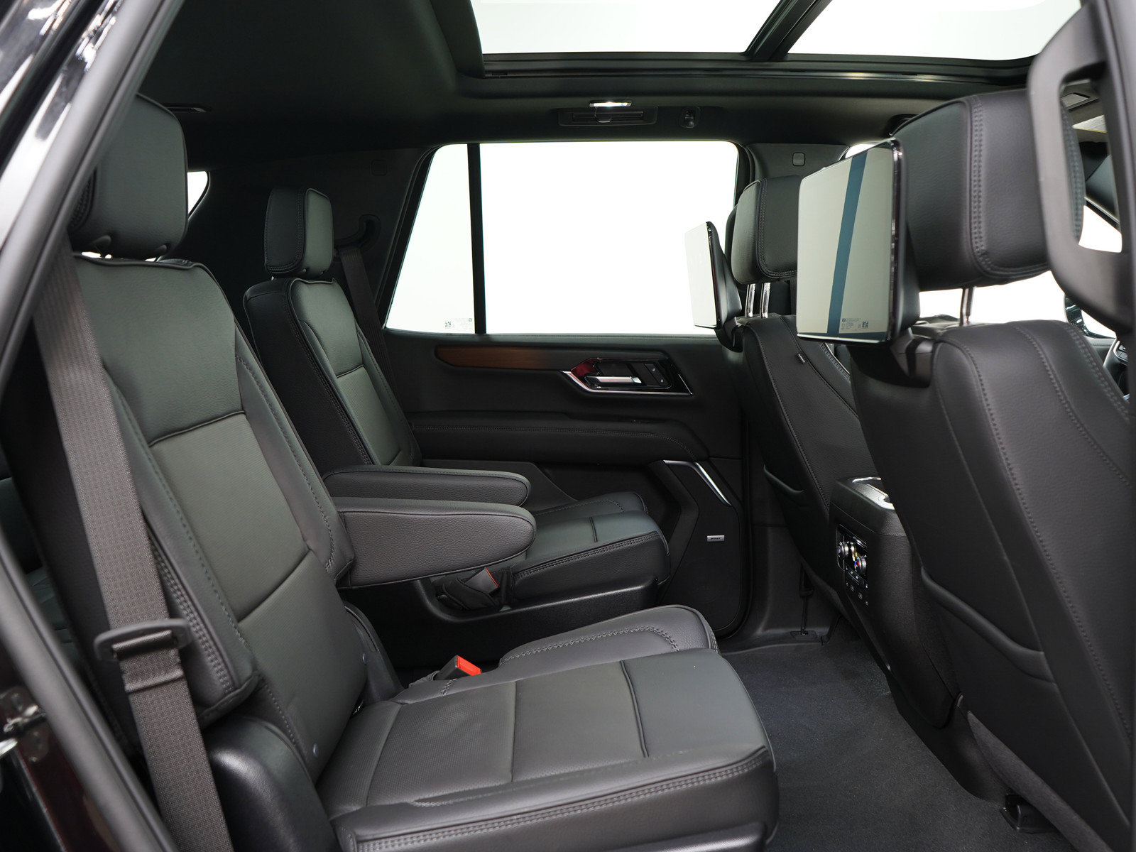 Used 2026 GMC Yukon Denali w/ Denali Reserve Package AWD/4WD image 14