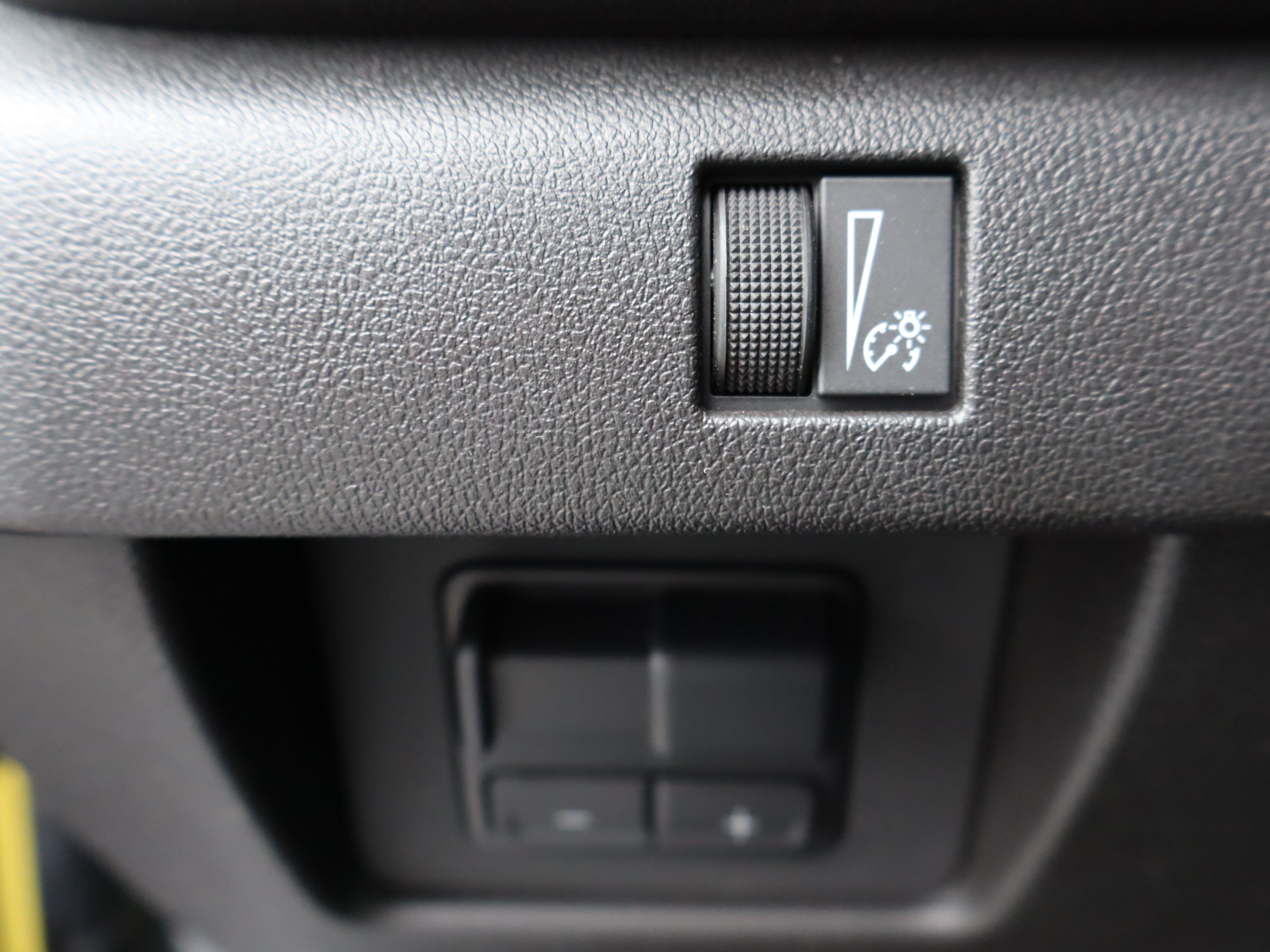 Used 2024 Chevrolet Colorado Trail Boss w/ Technology Package AWD/4WD image 19