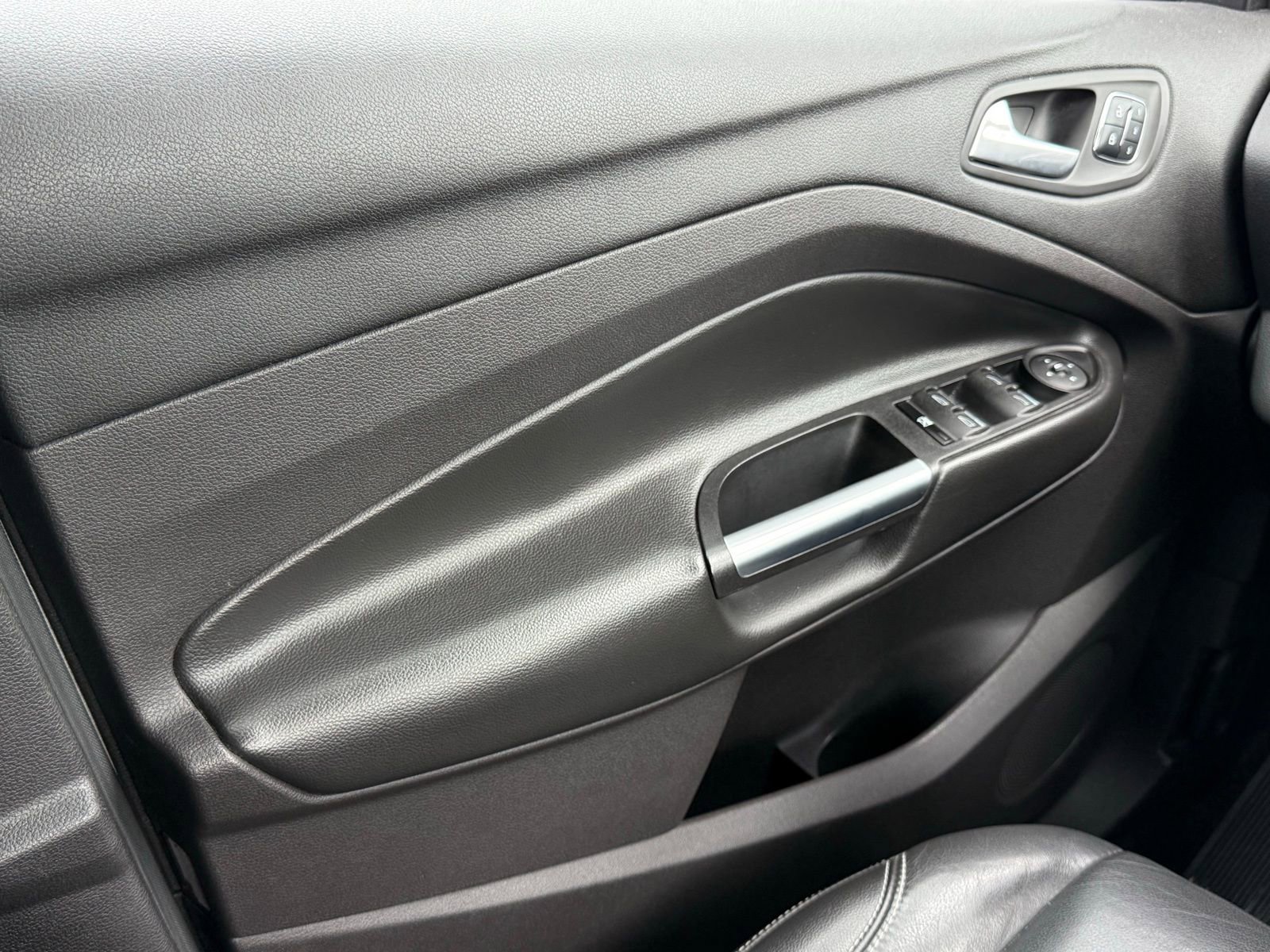 Used 2015 Ford Escape Titanium w/ Equipment Group 301A image 29