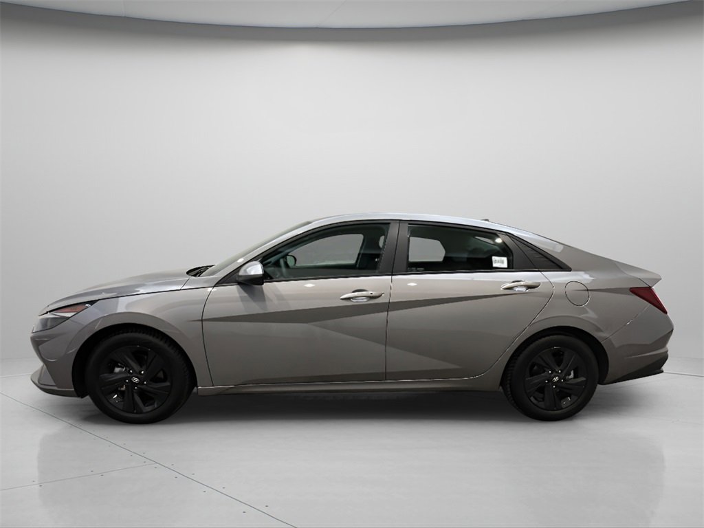 Used 2023 Hyundai Elantra Blue image 2