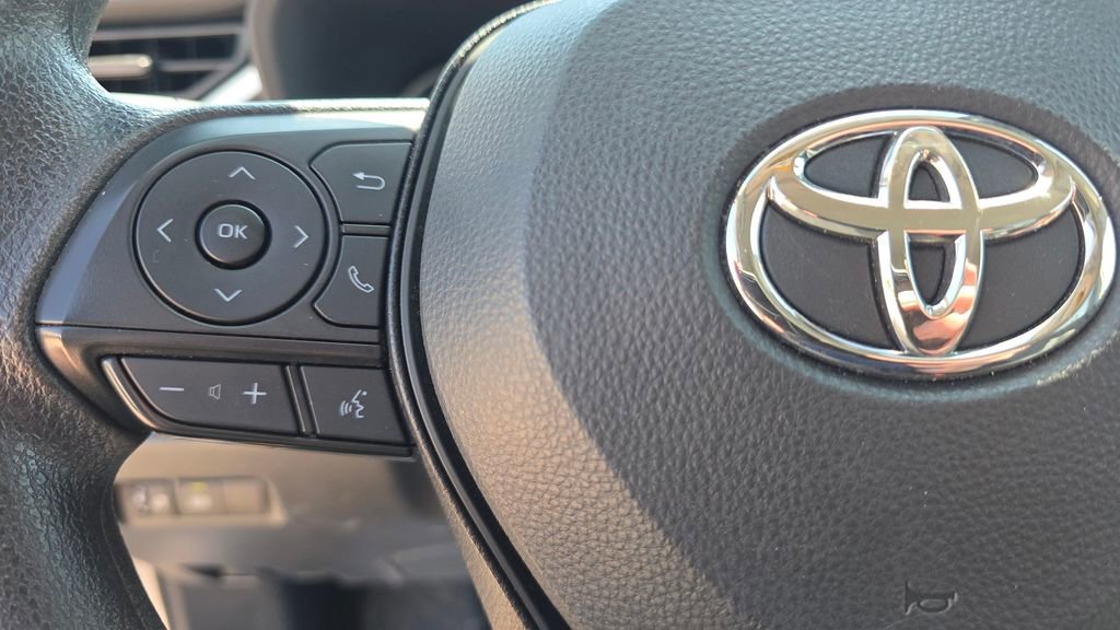 Used 2025 Toyota RAV4 XLE image 16