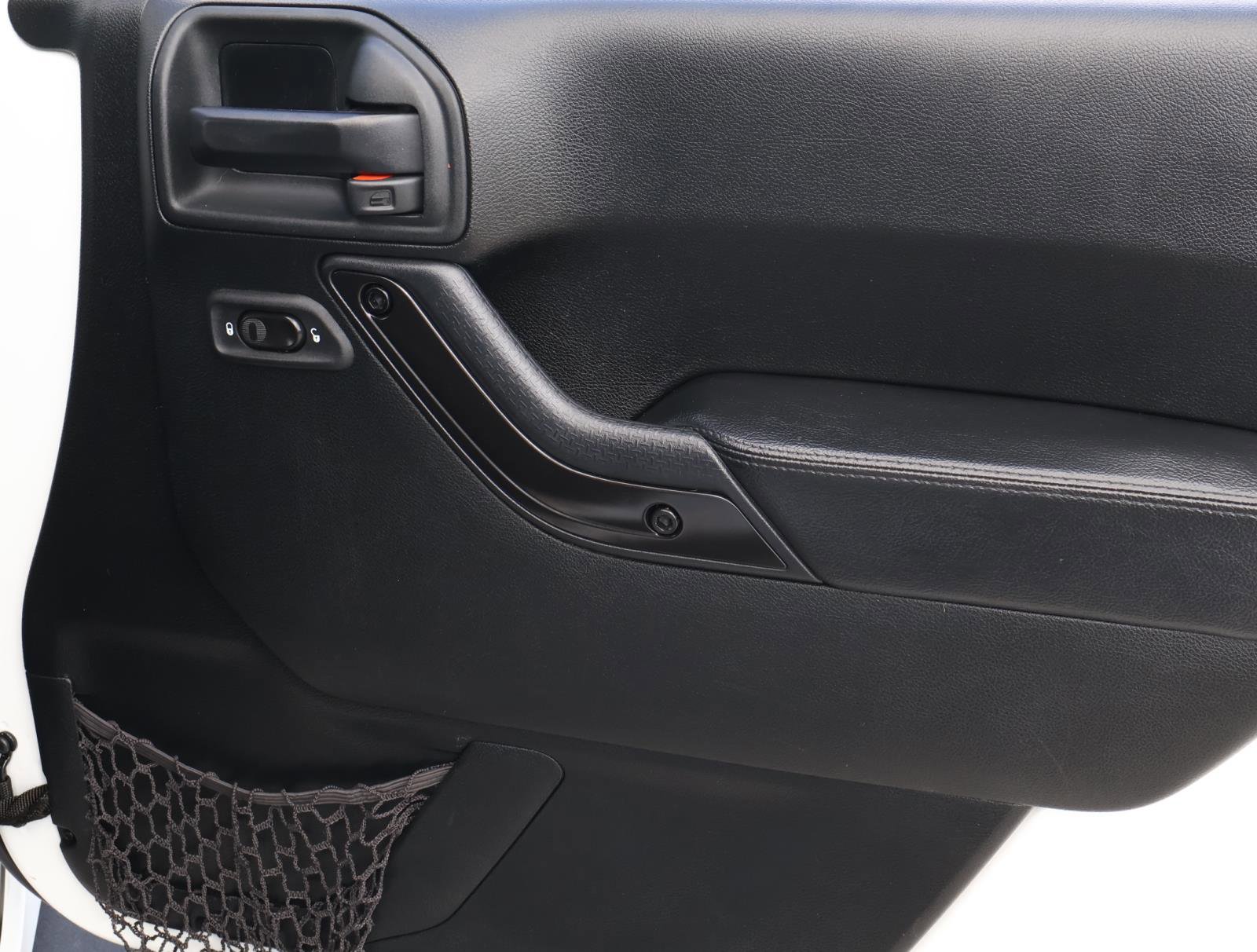 Used 2017 Jeep Wrangler Unlimited Sahara AWD/4WD image 15