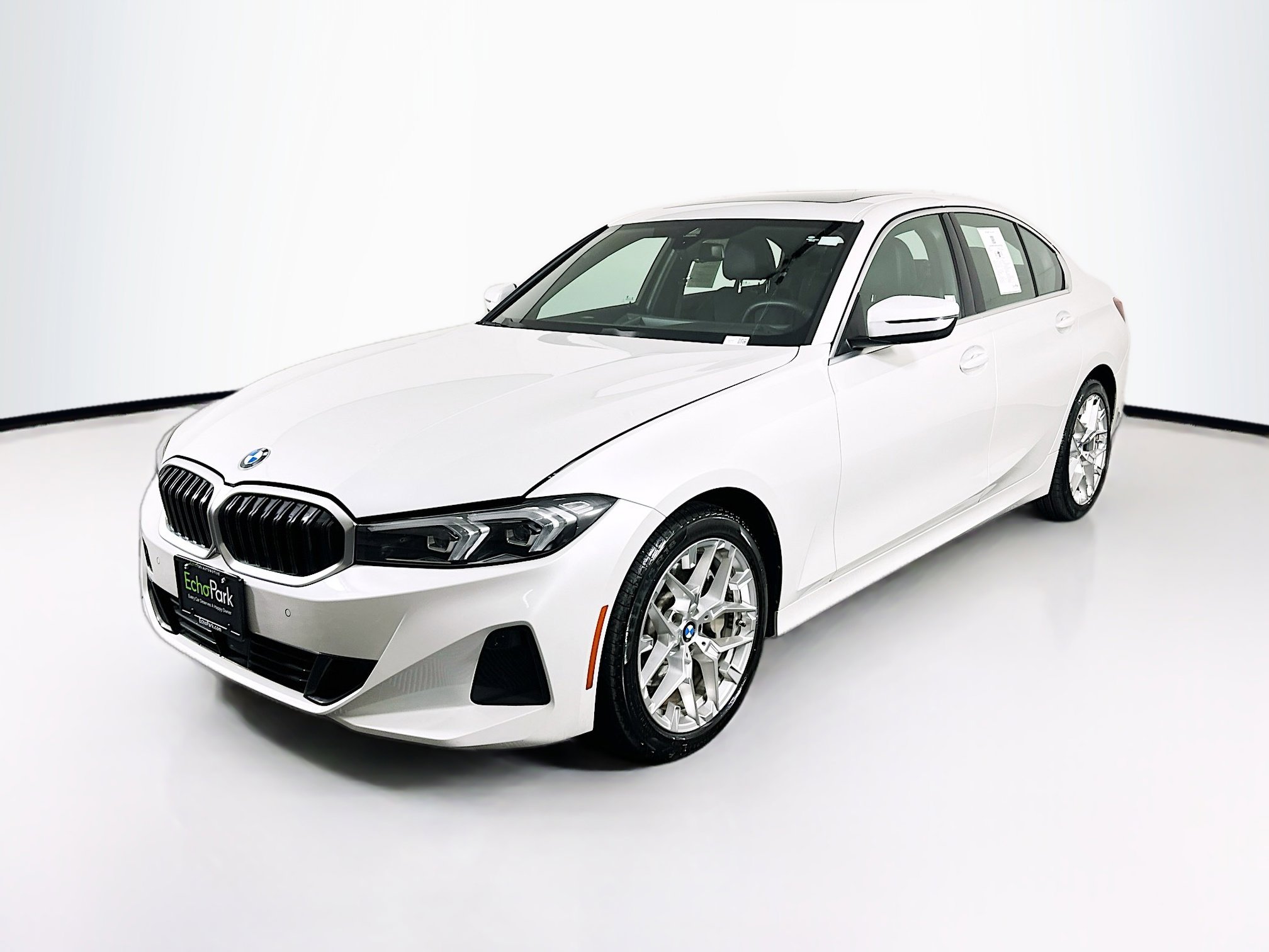 Used 2025 BMW 330i Sedan RWD image 3