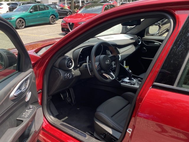 New 2025 Alfa Romeo Giulia AWD w/ Driving Assist Package image 20