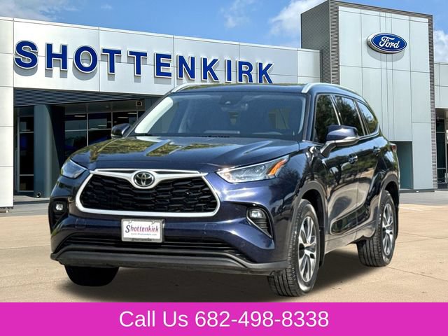 Used 2022 Toyota Highlander XLE FWD video 3