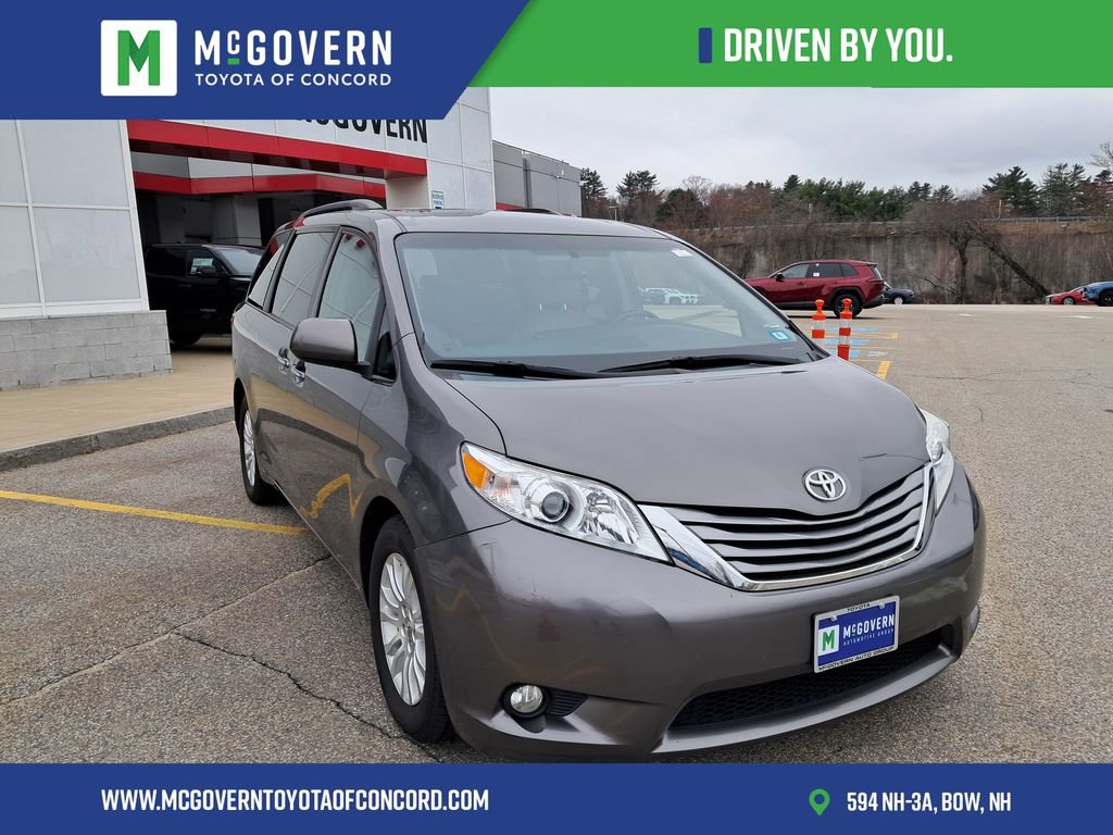 Used 2015 Toyota Sienna XLE w/ XLE Navigation Package FWD image 8