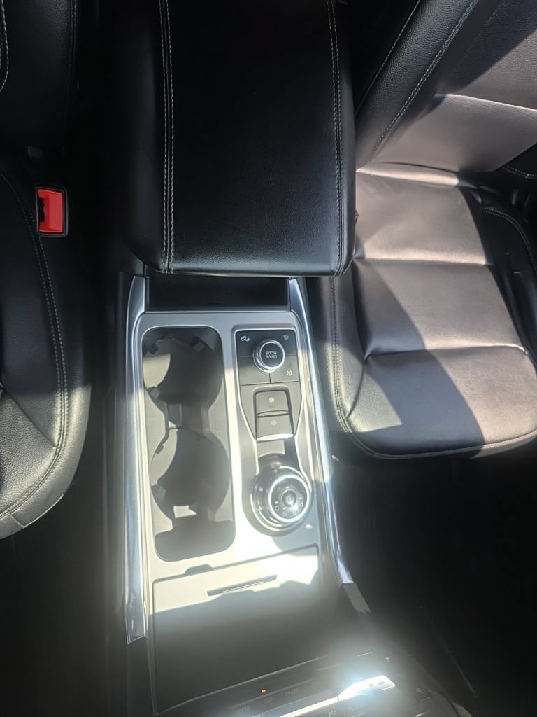 Used 2020 Ford Explorer XLT w/ Equipment Group 202A AWD/4WD image 44