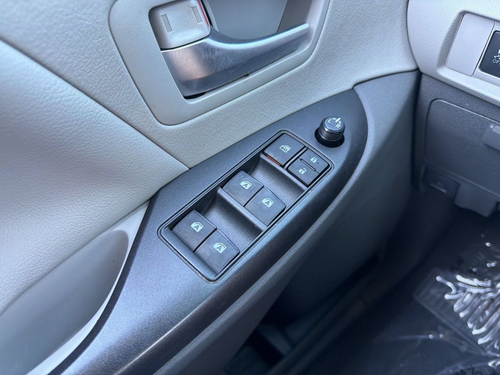 Used 2020 Toyota Sienna LE AWD/4WD image 24