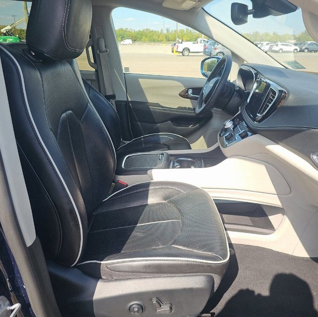 Used 2022 Chrysler Pacifica Limited image 17