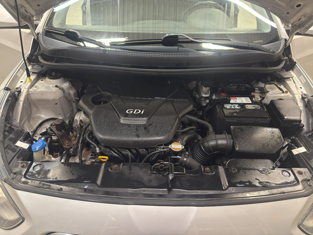 Used 2012 Hyundai Accent SE image 29