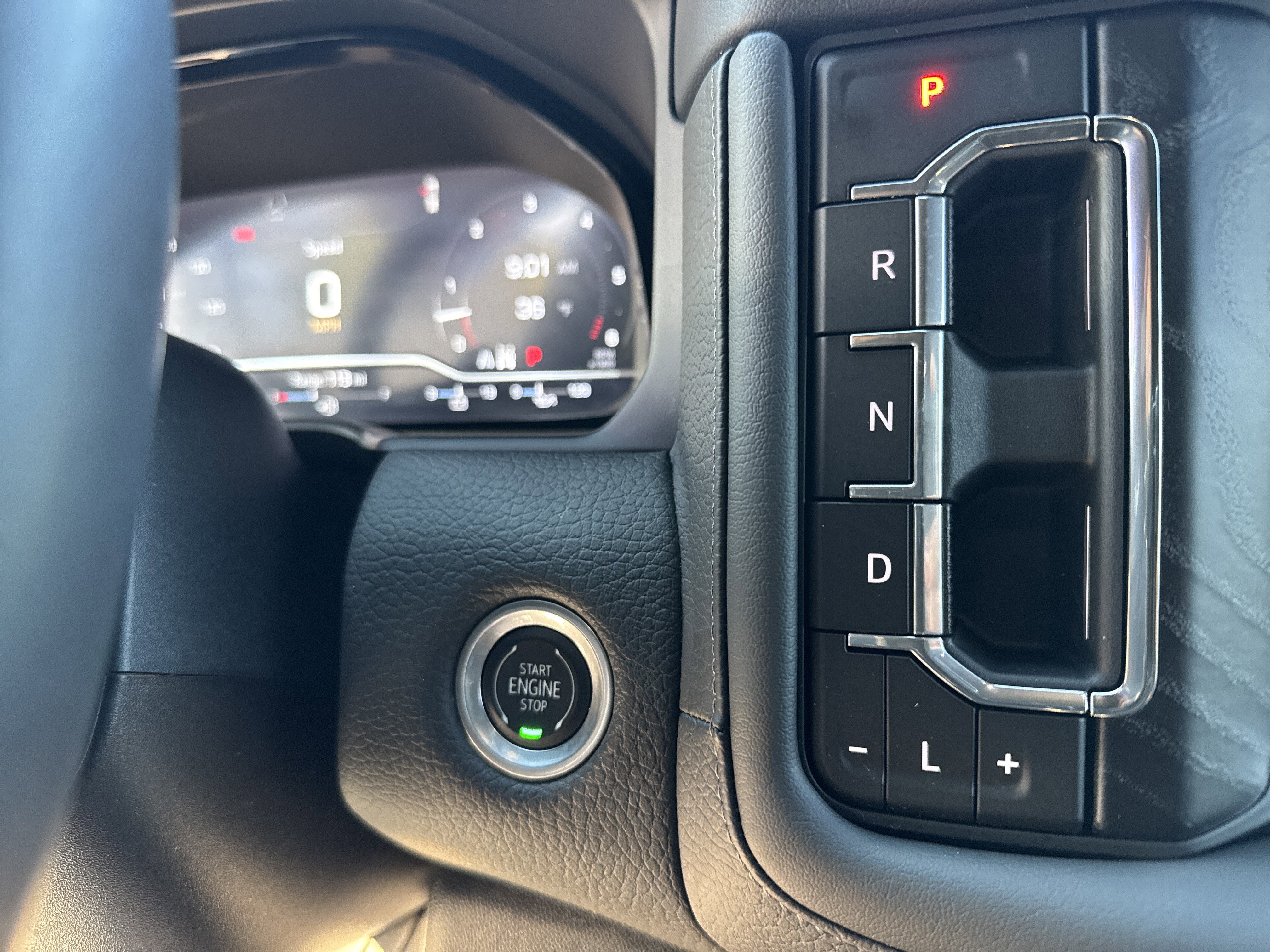 Used 2024 GMC Yukon Denali w/ Advanced Technology Package image 26