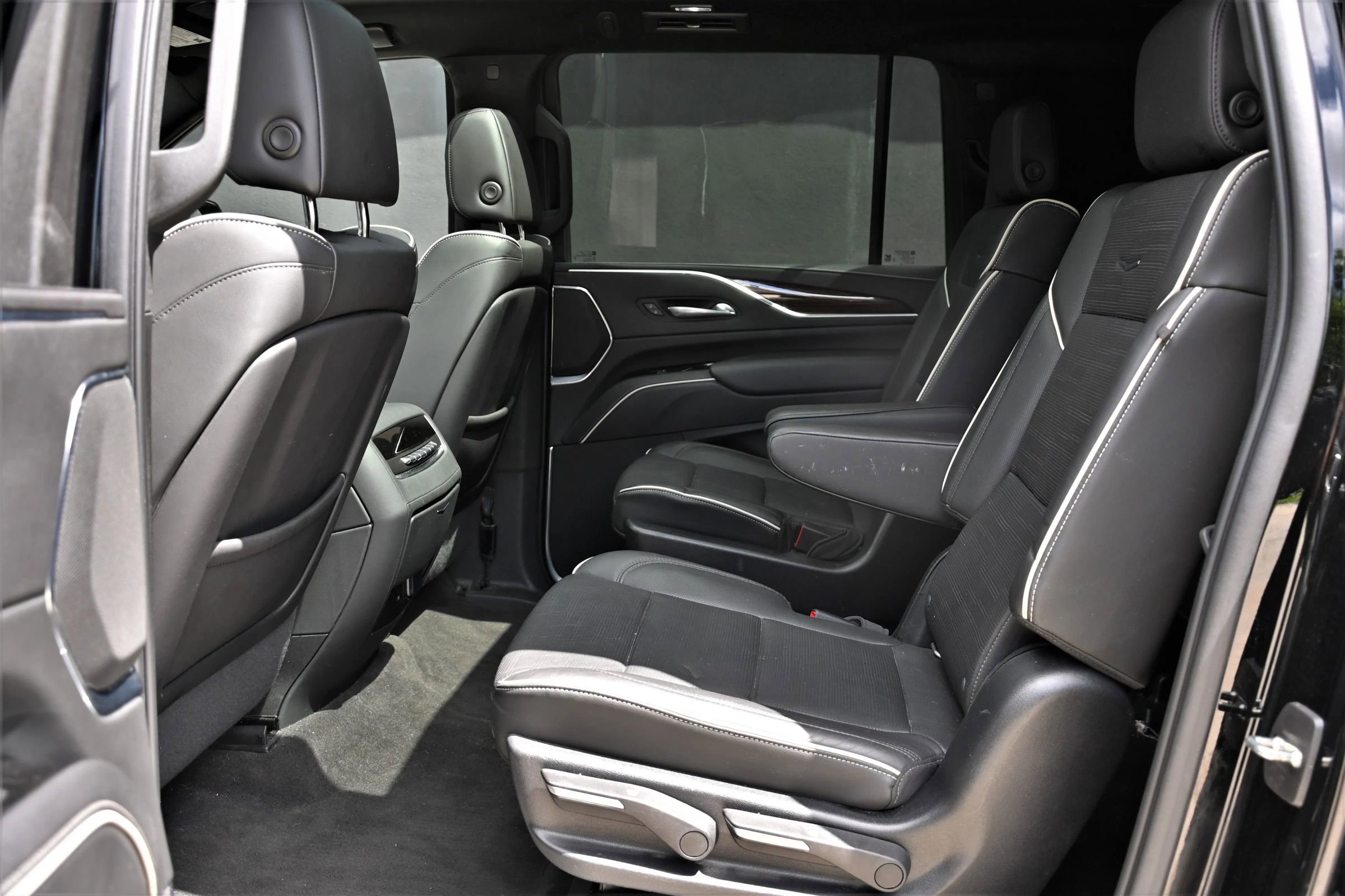 Used 2022 Cadillac Escalade ESV Premium Luxury AWD/4WD image 24