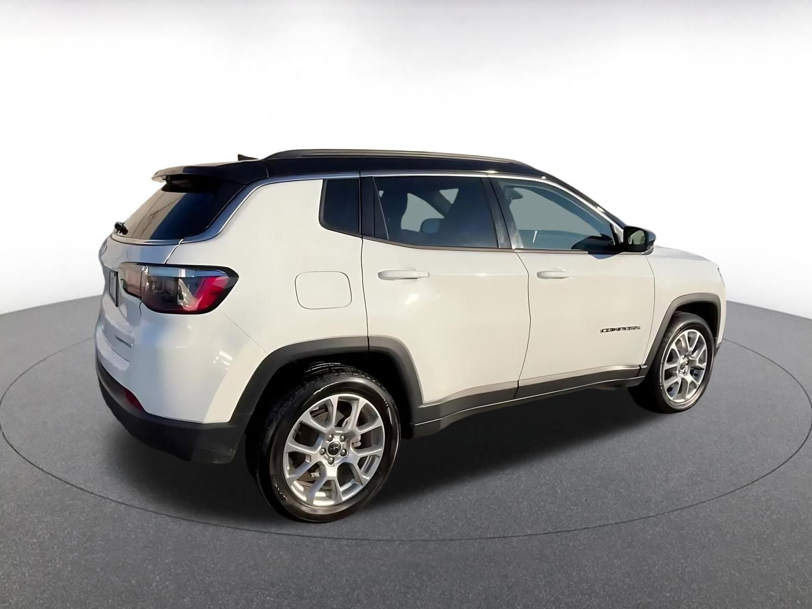 Used 2025 Jeep Compass Limited image 13