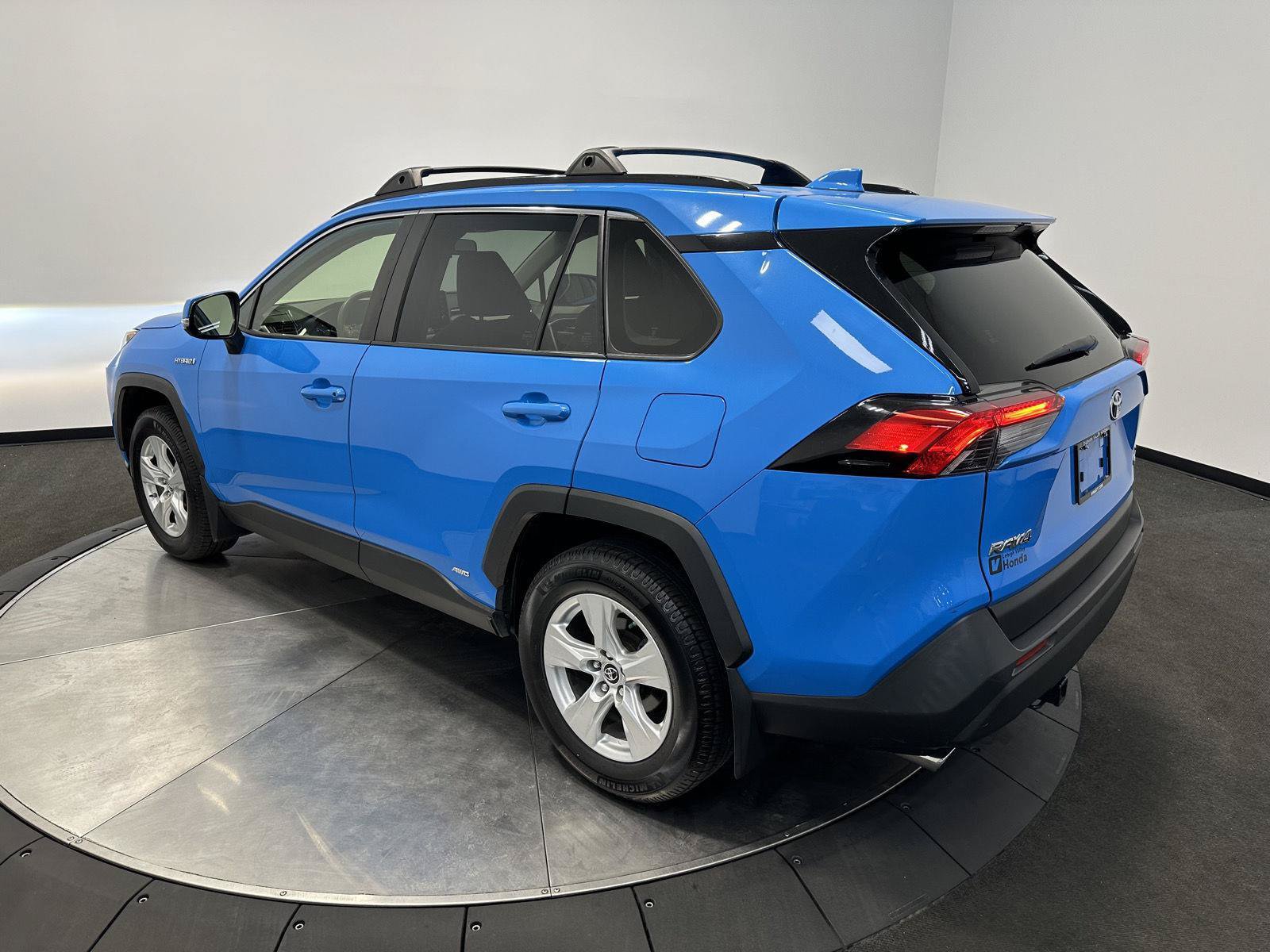 Used 2019 Toyota RAV4 XLE w/ Convenience Package AWD/4WD image 5