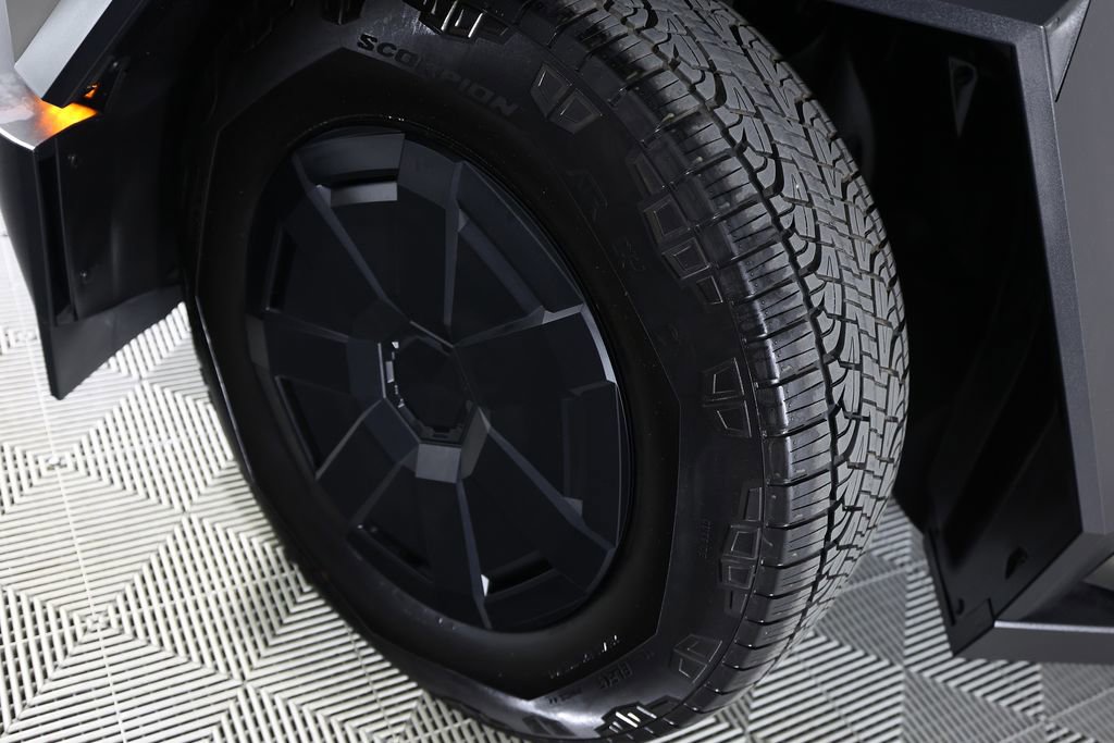 Used 2024 Tesla Cybertruck AWD Crew Cab image 51