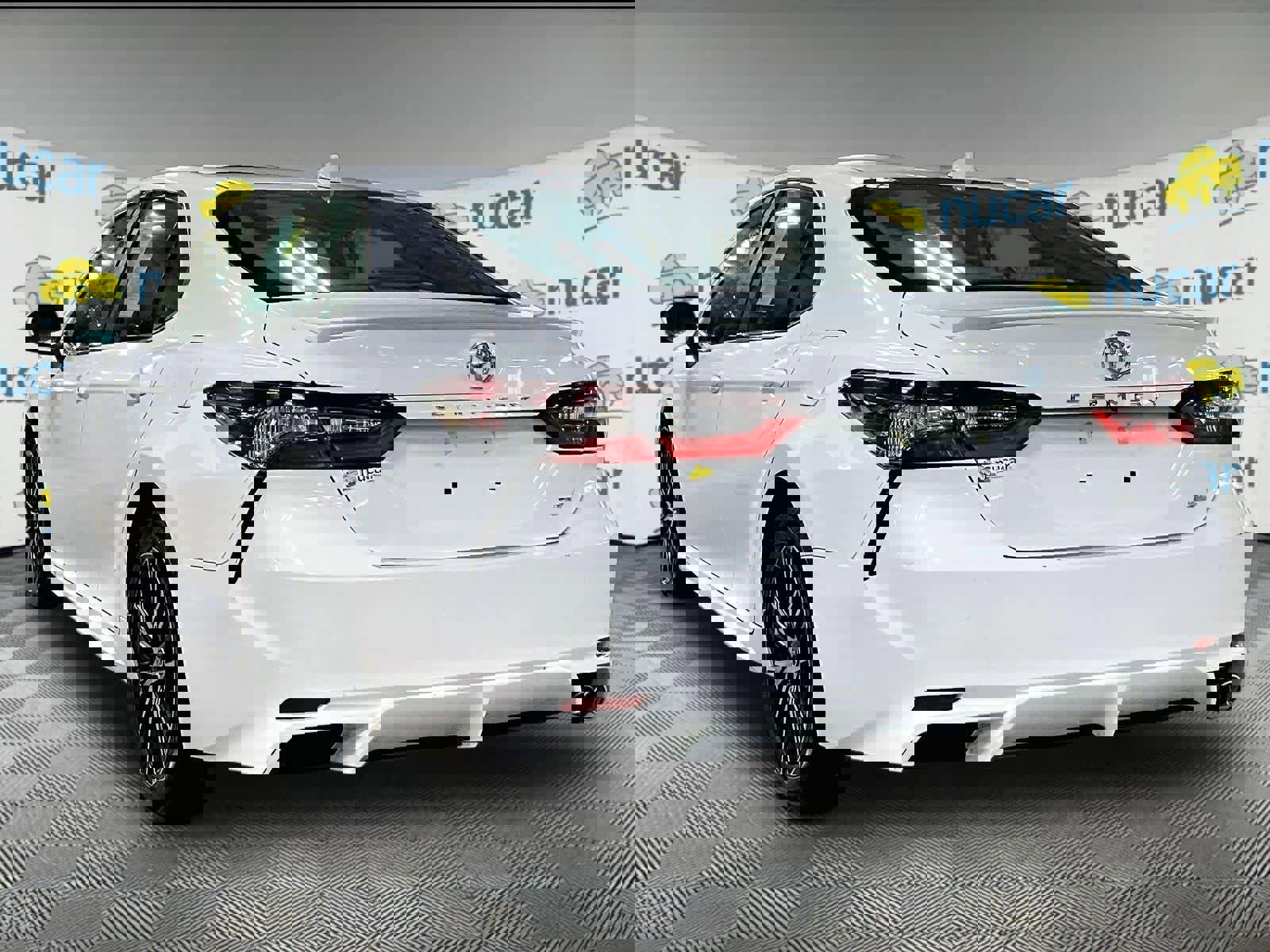 Used 2024 Toyota Camry SE image 4