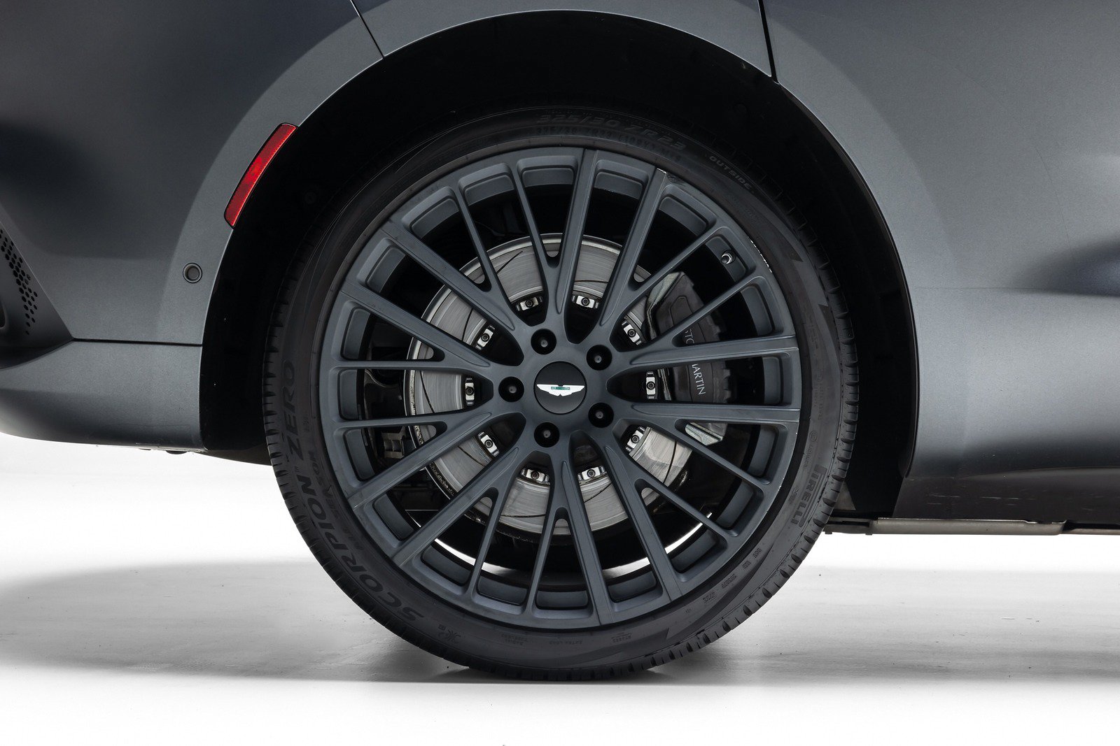 Used 2022 Aston Martin DBX AWD/4WD image 14