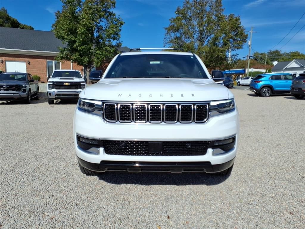 Used 2023 Jeep Wagoneer 4WD w/ Premium Group I image 2