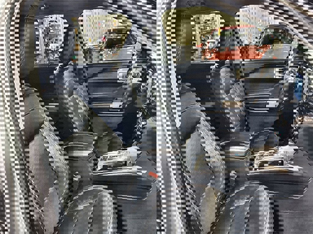 Used 2022 Ford Explorer Limited image 32