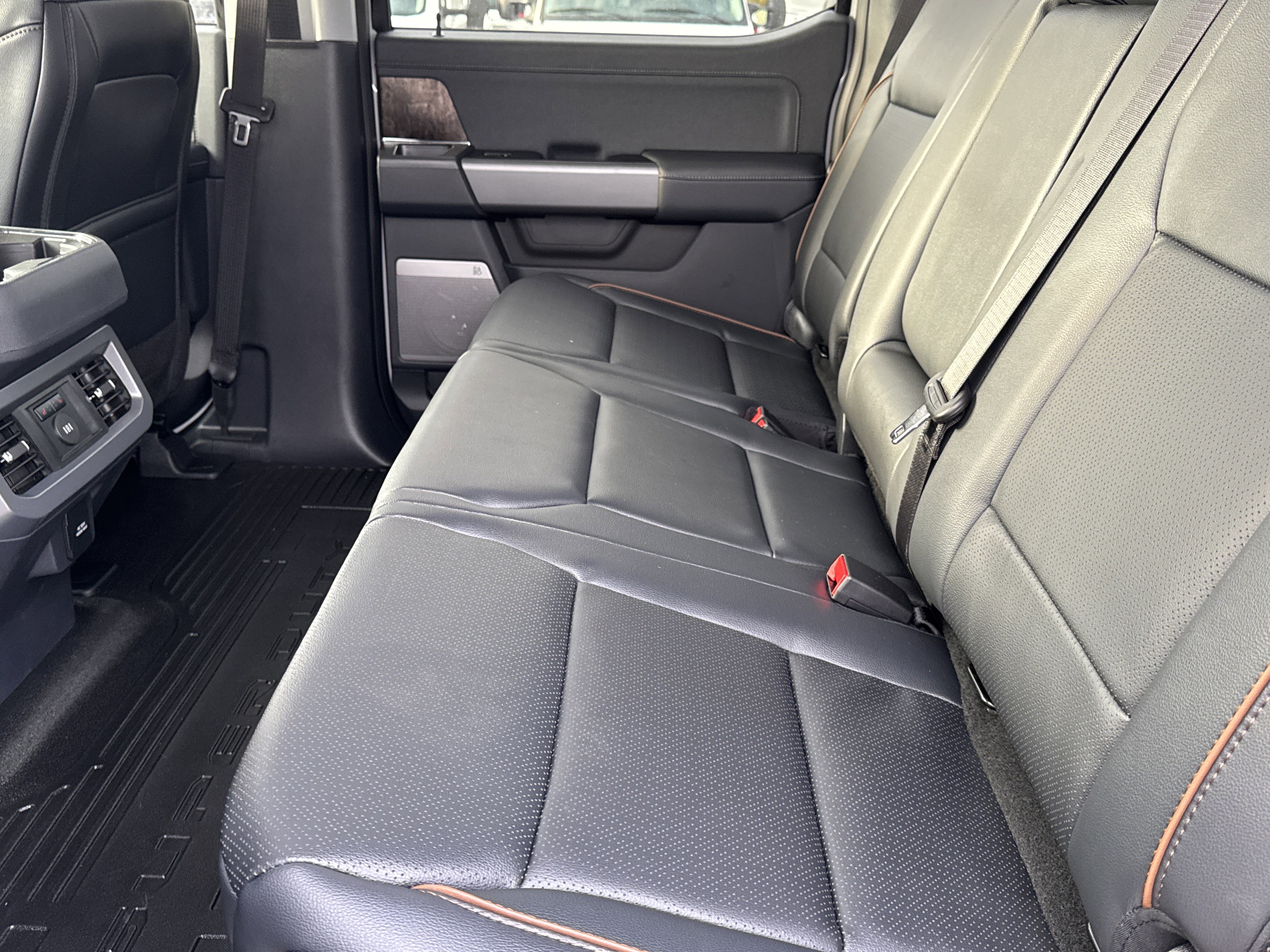 New 2026 Ford F250 Lariat w/ Black Appearance Package image 22