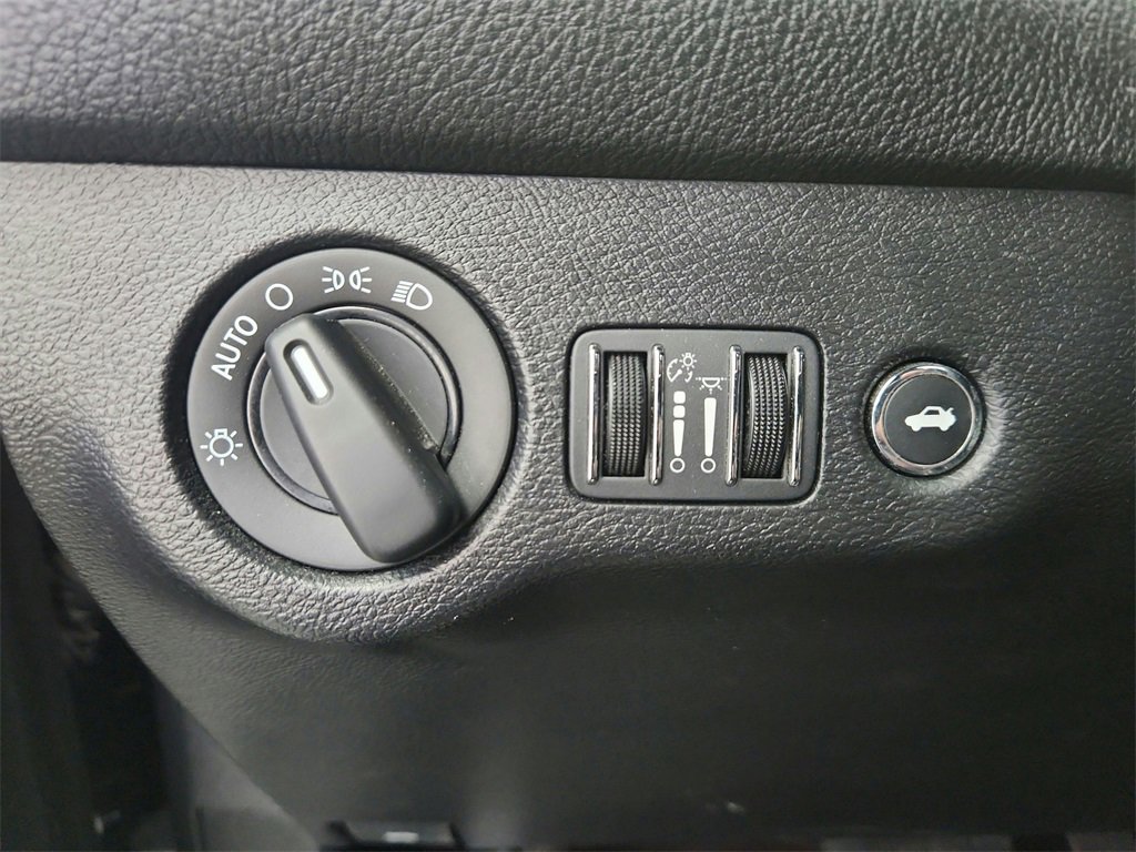 Used 2019 Dodge Challenger SXT image 25