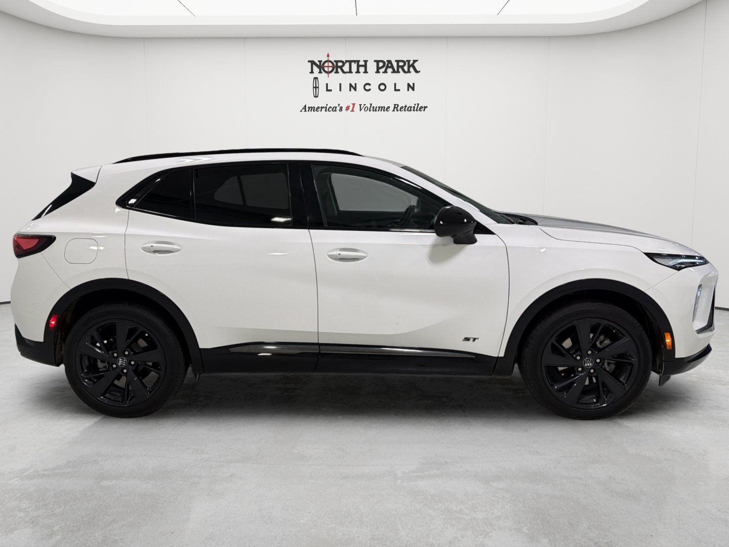 Used 2025 Buick Envision Sport Touring AWD/4WD image 6