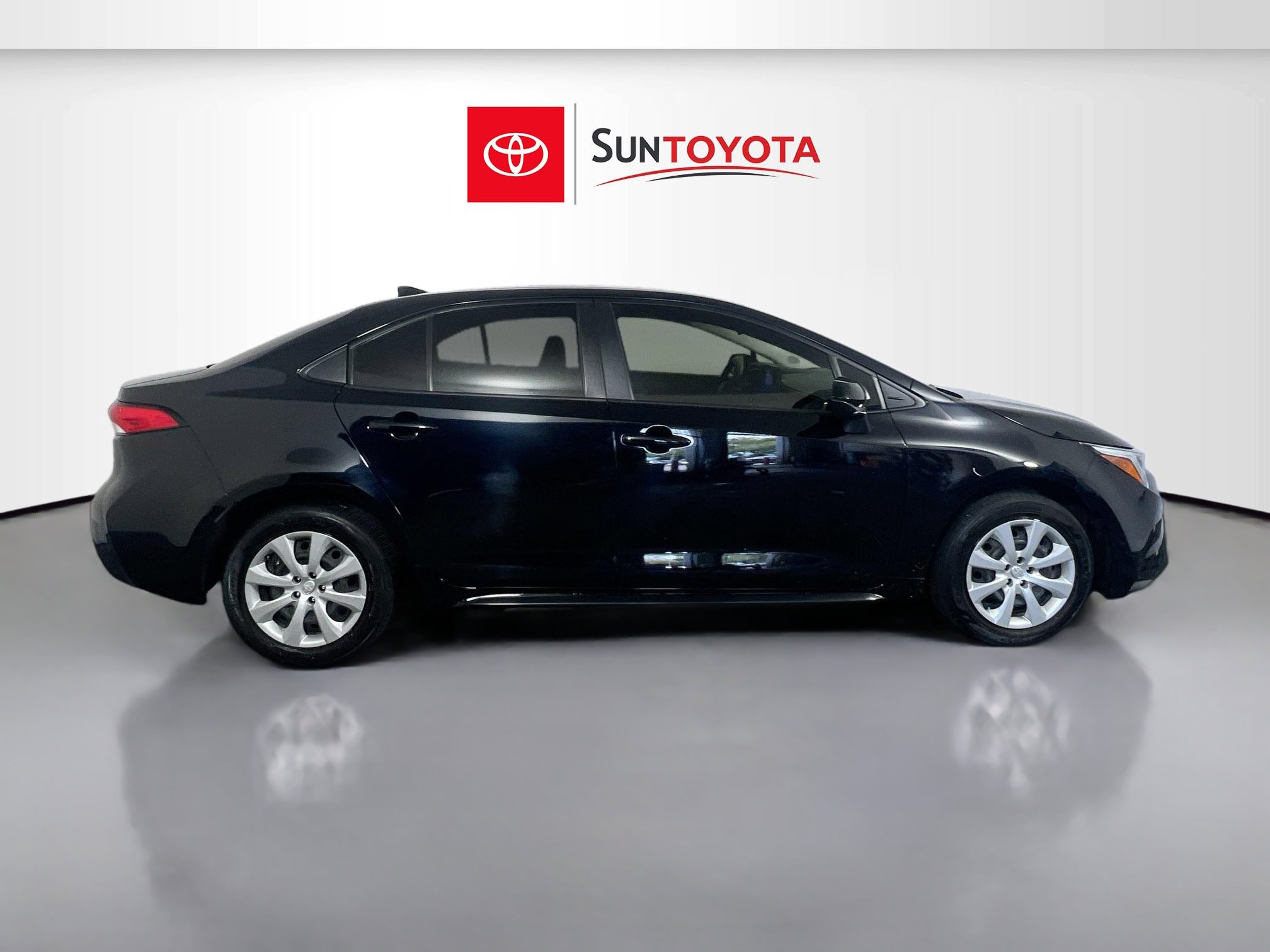 Used 2024 Toyota Corolla LE image 2