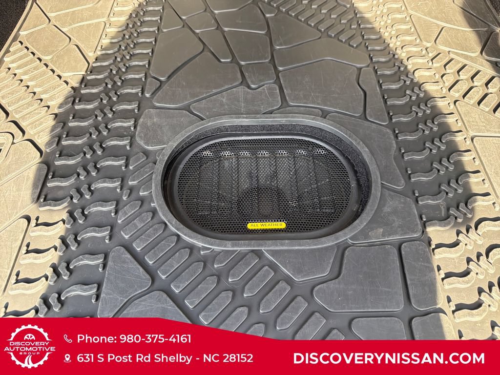 Used 2018 Jeep Wrangler Unlimited Sahara AWD/4WD image 32