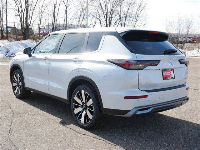 New 2026 Mitsubishi Outlander SE image 2